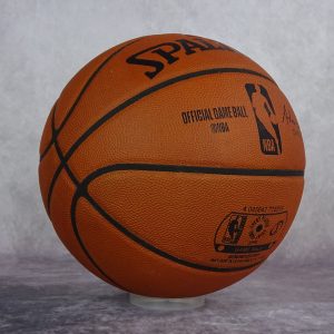Consejos a la hora de inflar una pelota de baloncesto. ¿A qué presión  hincharlo? - Basketspirit Club. Baloncesto, NBA, balones y regalos