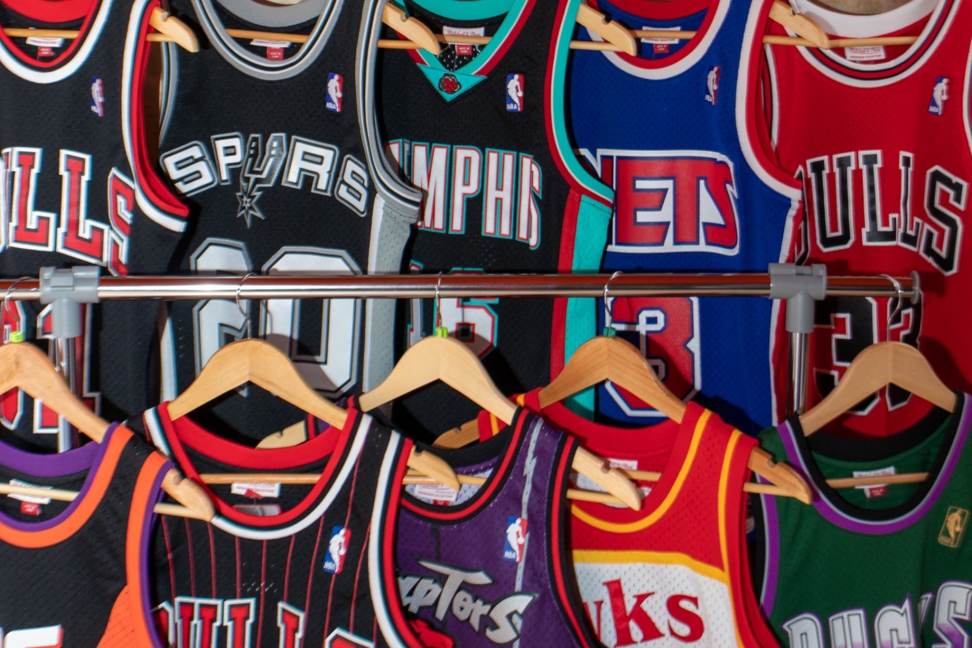 Top 15 mejores camisetas NBA retro - Basketspirit Club. Baloncesto, NBA, balones y regalos